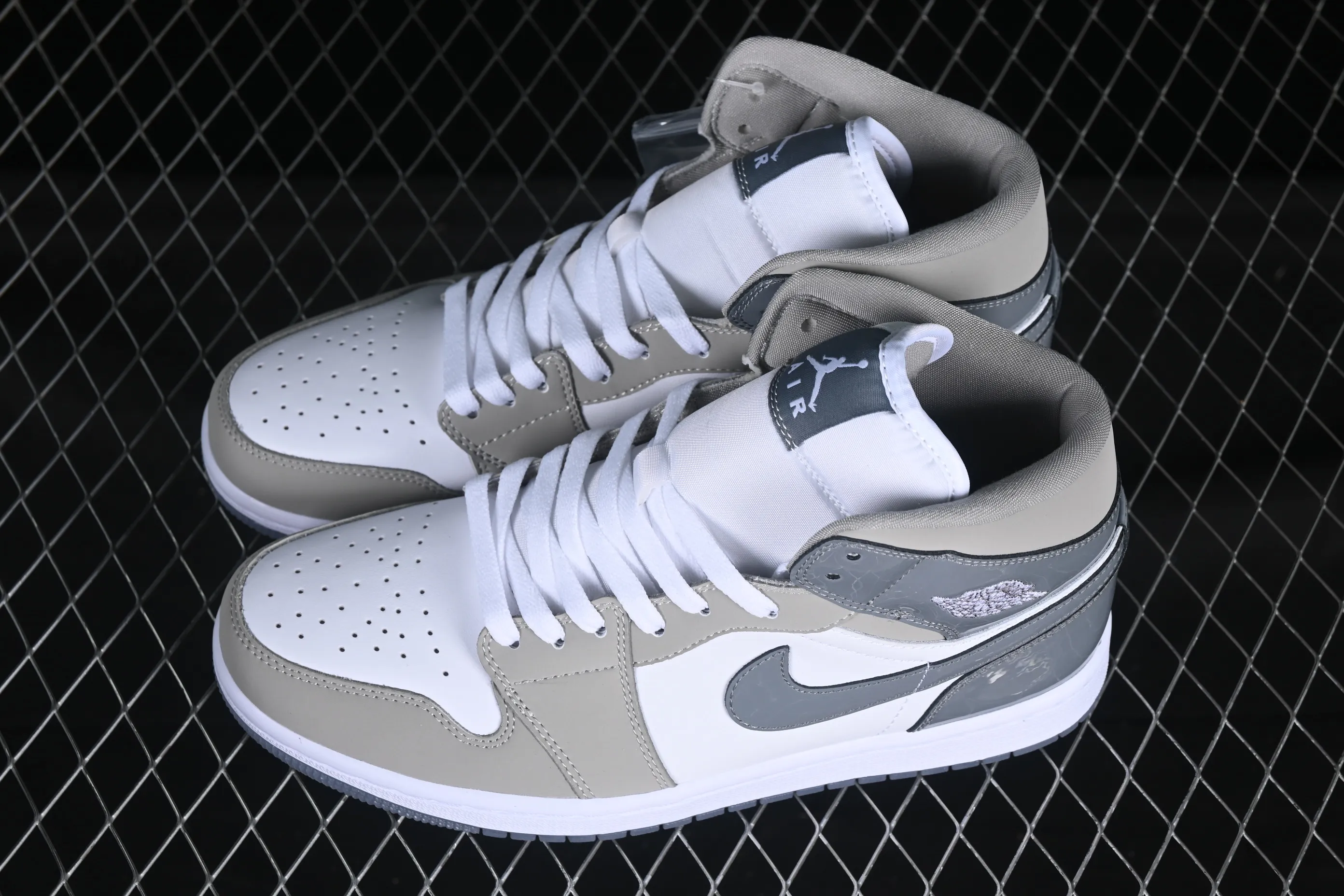 All categories Air Jordan Jordan series basketball shoes Air Jordan 1 Mid Air Jordan 1 Mid AJ1 Joe 1 white gray mid-top cultural and casual sneakers HF3193-100